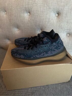 Yeezy Boost Style Low-Top Sneakers in Black and Gray